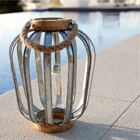 LUMISKY Lanterne Solaire Bohème En Bois Et Acier Galva Poignée Corde Ampoule Filament LED Blanc Chaud JAVA H45cm 2 LUMISKY Lanterne Solaire Bohème En Bois Et Acier Galva Poignée Corde Ampoule Filament LED Blanc Chaud JAVA H45cm – Image 2