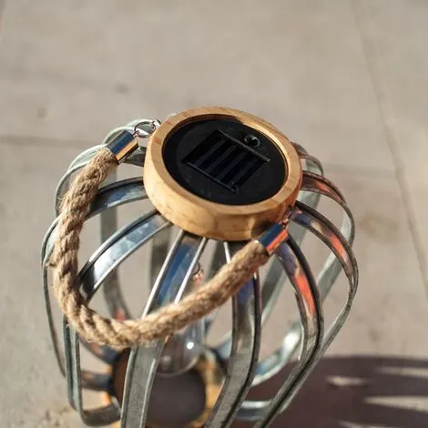 LUMISKY Lanterne Solaire Bohème En Bois Et Acier Galva Poignée Corde Ampoule Filament LED Blanc Chaud JAVA H45cm 3 LUMISKY Lanterne Solaire Bohème En Bois Et Acier Galva Poignée Corde Ampoule Filament LED Blanc Chaud JAVA H45cm – Image 3