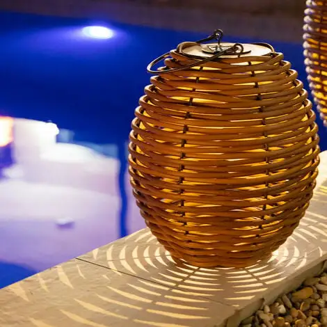 LUMISKY Lanterne Solaire Bohème RAFFY SOLAR Bois Foncé Polyrotin H33cm - Bois Foncé 2 LUMISKY Lanterne Solaire Bohème RAFFY SOLAR Bois Foncé Polyrotin H33cm - Bois Foncé – Image 2