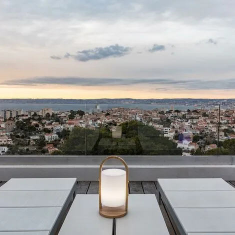 LUMISKY Lot De 2 Lanternes Sans Fil Design Scandinave Poignée Bois Naturel LED Blanc Chaud/blanc Dimmable WOODY H37cm 5 LUMISKY Lot De 2 Lanternes Sans Fil Design Scandinave Poignée Bois Naturel LED Blanc Chaud/blanc Dimmable WOODY H37cm – Image 5